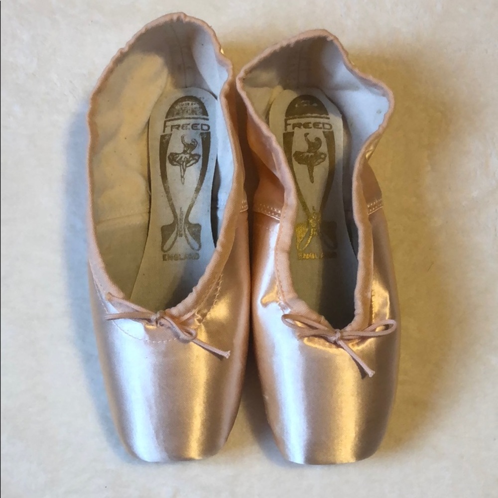 NWT Freed pointe shoes, maker is bell